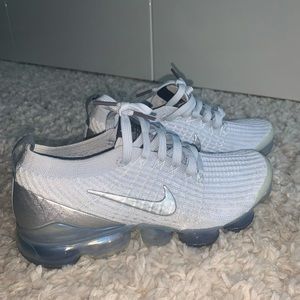 Light blue and white Nike Vapour Max’s.